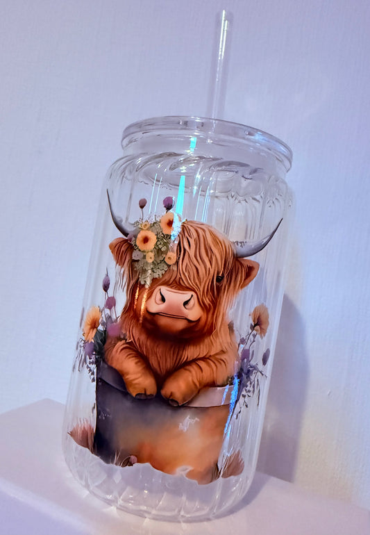 Clear glasses with design, for hot & cold drinks. Clear straw, metal straw and straw cleaning brush included